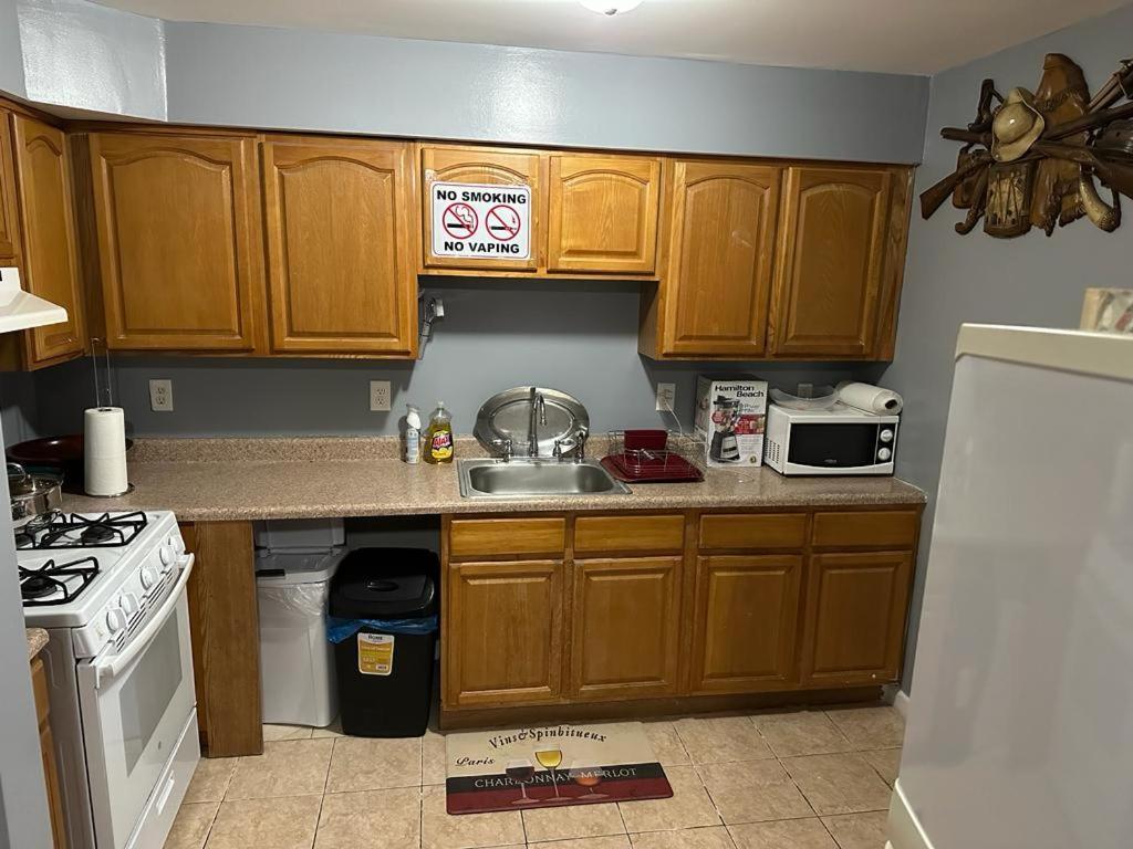 Divine Guest House Room D. 6Mins Near Ewr Newark Airport, 4Mins To Penn Station / Prudential المظهر الخارجي الصورة